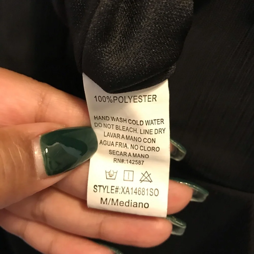 Long black low v-neck dress with shorts inside- M - Picture 7 of 7